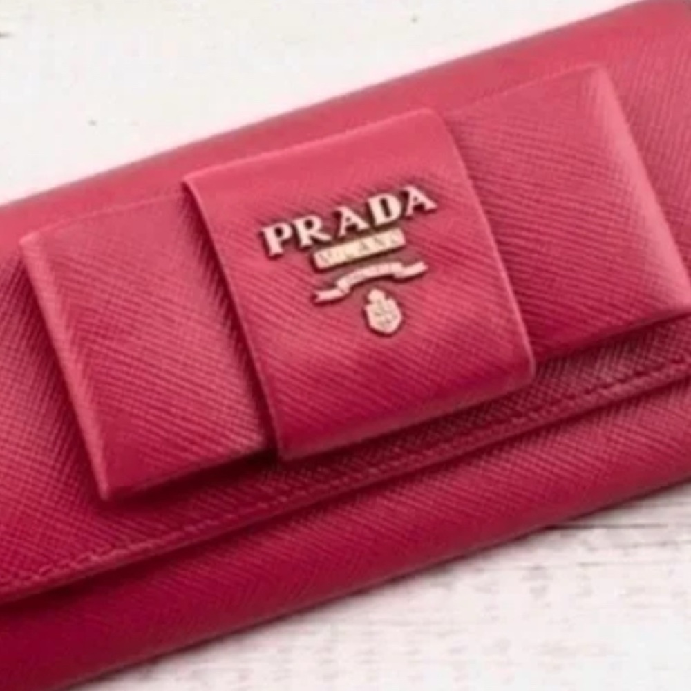 Prada Raspberry Pink Bow Santiago Leather Key Holder Gold Hardware - Picture 16 of 16